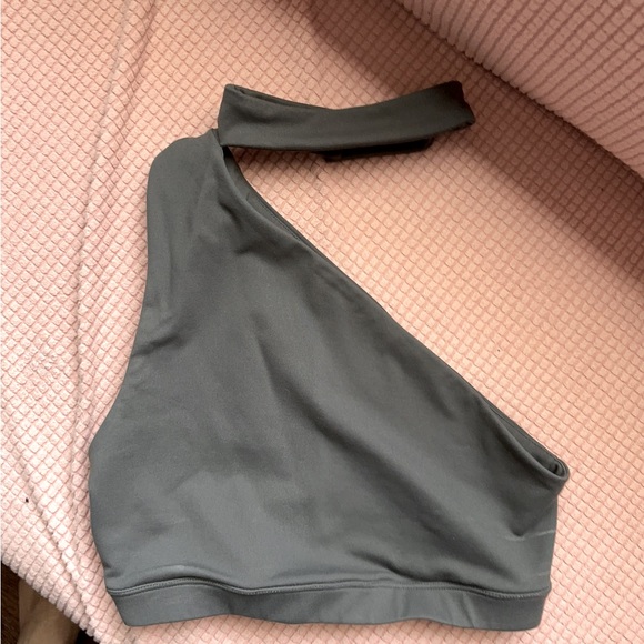 GAIAM Tops - GAIAM - Unique sports bra - neck tie - grey